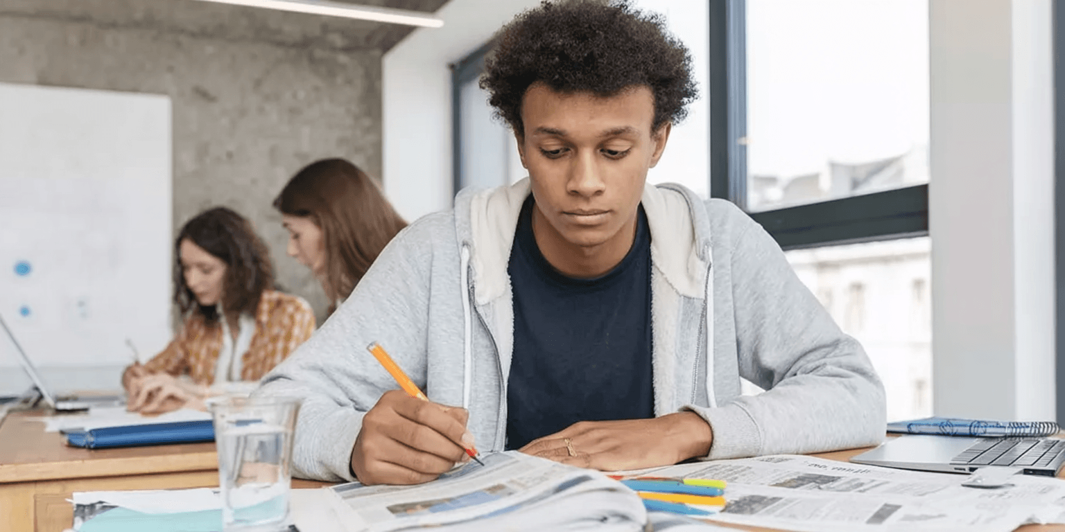 How to choose an Economics IA article cover image